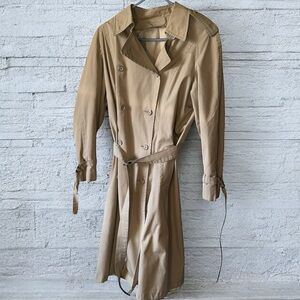 London fog rain jacket knee length (or behond) looks like it had a lining